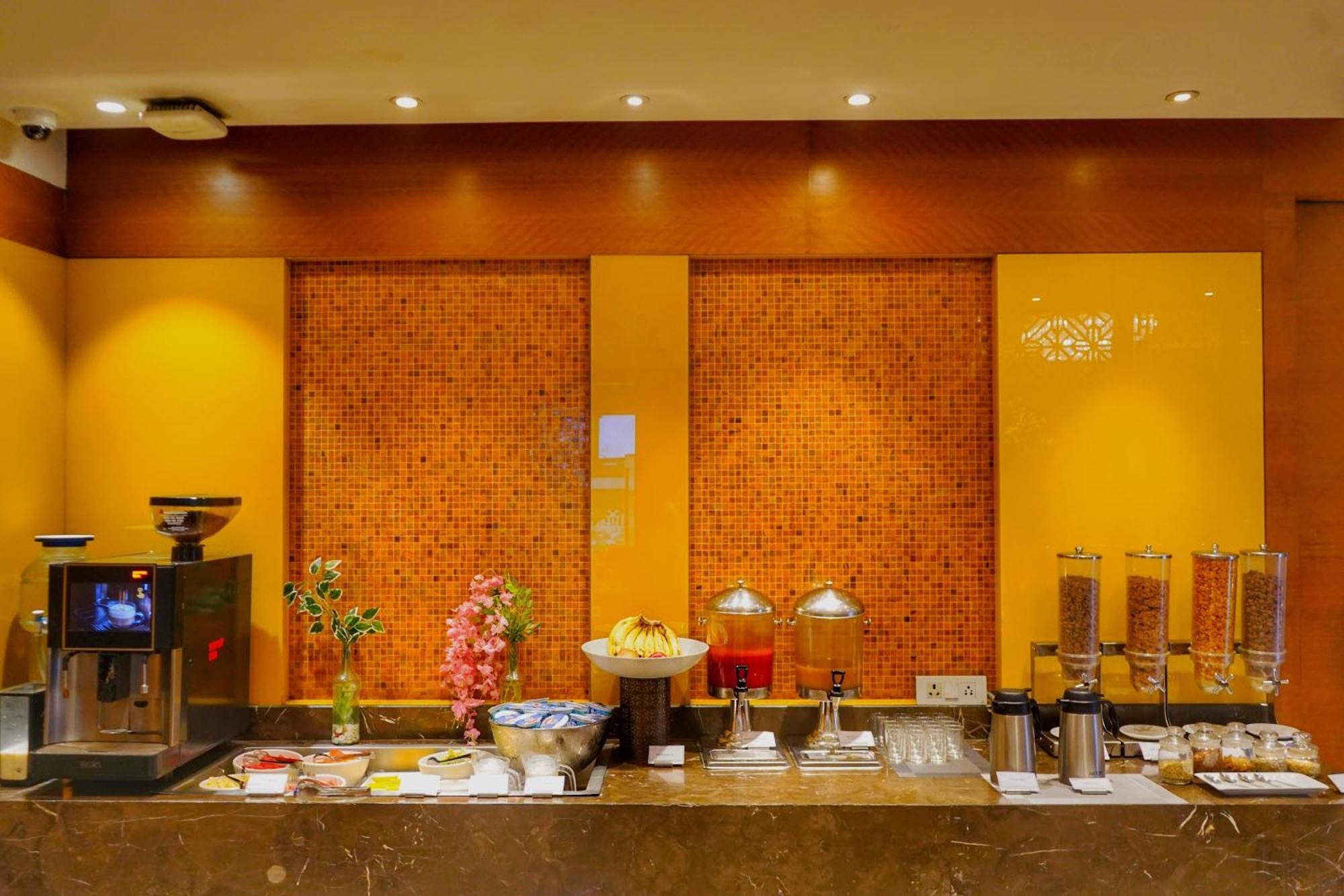 Golden Sarovar Portico Amritsar Exterior foto
